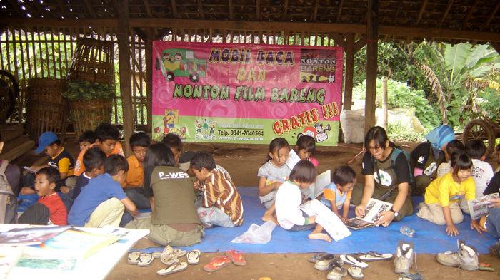 Program Perpustakaan Keliling di Desa-Desa Tepi hutan